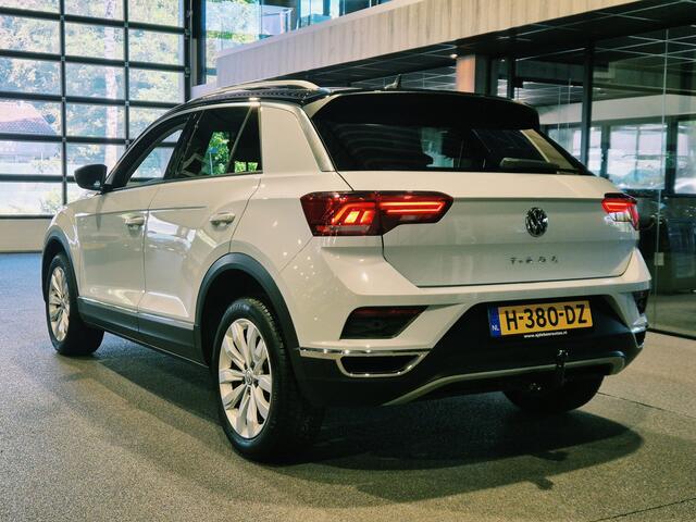 Volkswagen T-Roc 1.5 TSI Sport 150pk | Twotone | Virtual | Trekhaak | Camera | Android/Carplay