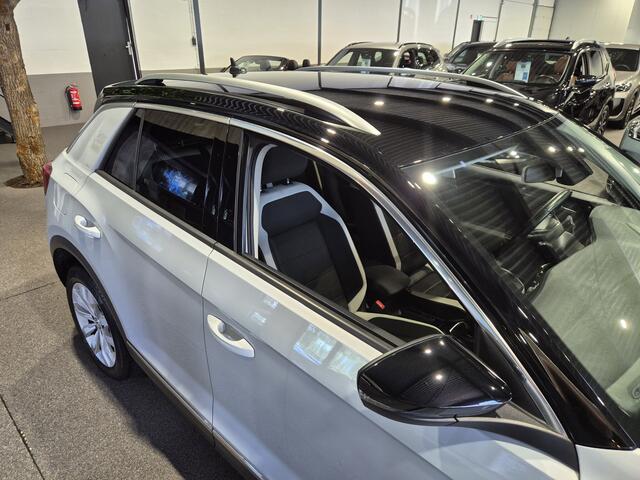 Volkswagen T-Roc 1.5 TSI Sport 150pk | Twotone | Virtual | Trekhaak | Camera | Android/Carplay