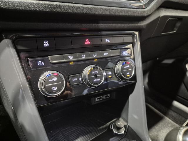 Volkswagen T-Roc 1.5 TSI Sport 150pk | Twotone | Virtual | Trekhaak | Camera | Android/Carplay