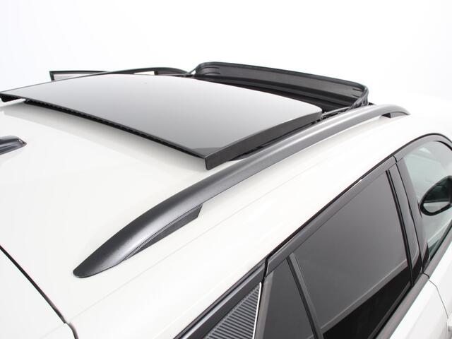 Volkswagen T-Roc 1.5 TSI DSG R-Line+Blackpack Climate control Adaptieve cruise control Panoramadak LED Navigatie Achteruitrijcamera Parkeersensoren Apple Carplay/ Android Auto Radio