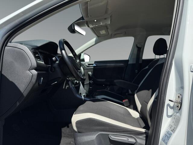 Volkswagen T-Roc 1.5 150pk TSI Sport Winterpakket | Navigatie 'Discover Media' | Achteruitrijcamera (Rear View)