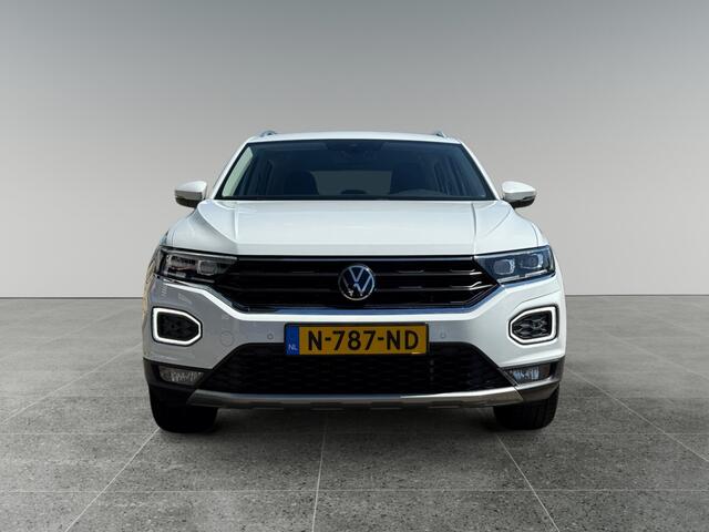 Volkswagen T-Roc 1.5 150pk TSI Sport Winterpakket | Navigatie 'Discover Media' | Achteruitrijcamera (Rear View)