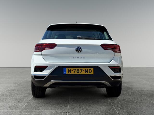Volkswagen T-Roc 1.5 150pk TSI Sport Winterpakket | Navigatie 'Discover Media' | Achteruitrijcamera (Rear View)