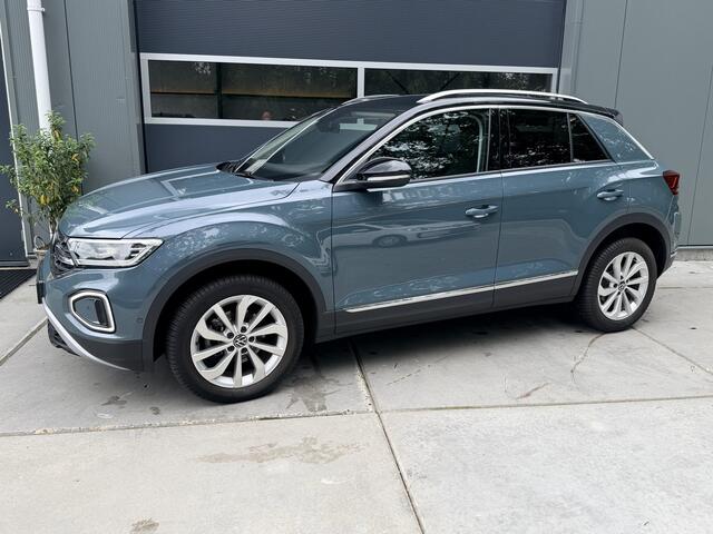 Volkswagen T-Roc 1.5 TSI 150pk DSG Style Virtual Cockpit Ergo stoel Trekhaak Camera Stoelverwarming Massage IQ Koplampen