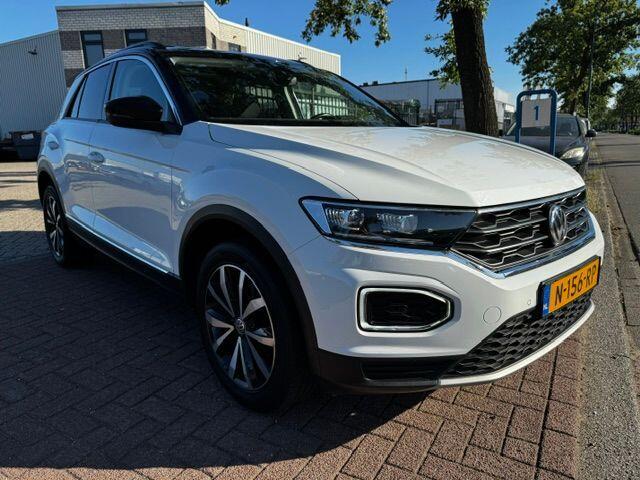 Volkswagen T-Roc 1.0 TSI Style Beats Airco,Navigatie,Camera,Panoramadak