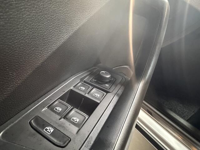 Volkswagen T-Roc 1.5 TSI Style climat/cruise control en navigatie