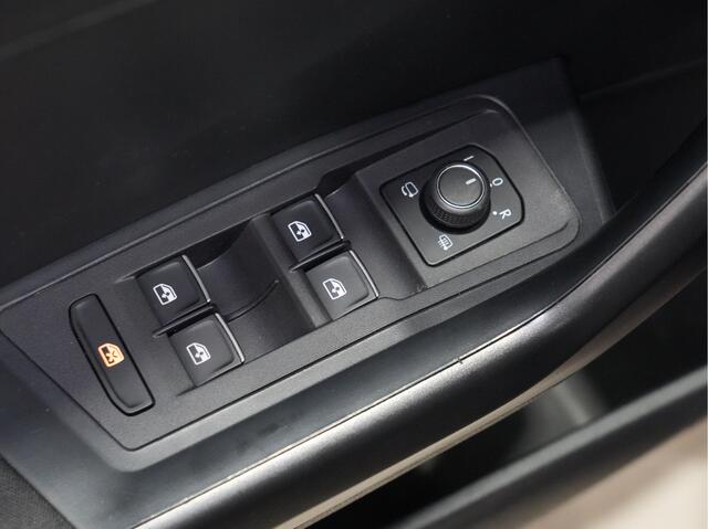 Volkswagen T-Roc 1.0 115pk TSI Style Navigatie achteruitrijcamera 212