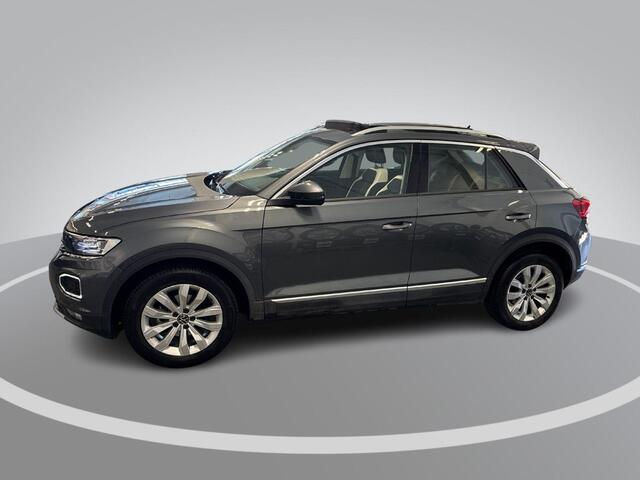 Volkswagen T-Roc 1.5 TSI 150pk DSG Sport · Panoramadak · Camera · Keyless · Apple/Android Car Play · Dodehoek Detectie · P-Sensoren · 17'' Inch ·