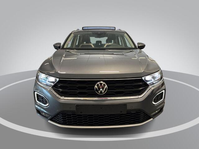 Volkswagen T-Roc 1.5 TSI 150pk DSG Sport · Panoramadak · Camera · Keyless · Apple/Android Car Play · Dodehoek Detectie · P-Sensoren · 17'' Inch ·