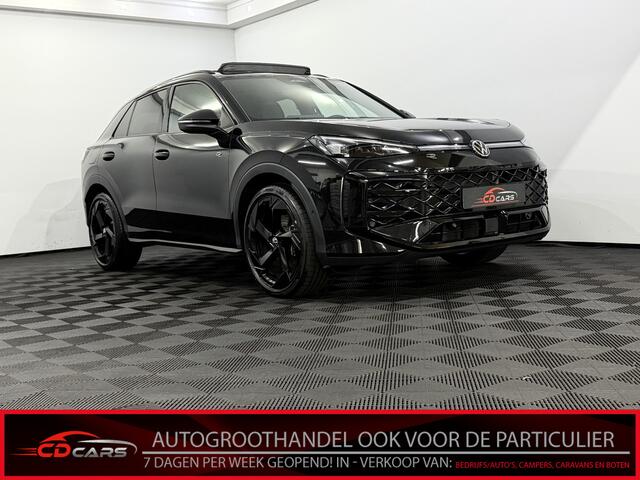Volkswagen T-Roc 1.5 e TSI R-Line Black edition Panoramadak, Camera, Elektrische trekhaak, Navi, Elektrische achterklep, Cruise control adaptief, 19 Inch velgen, 2 Jaar garantie