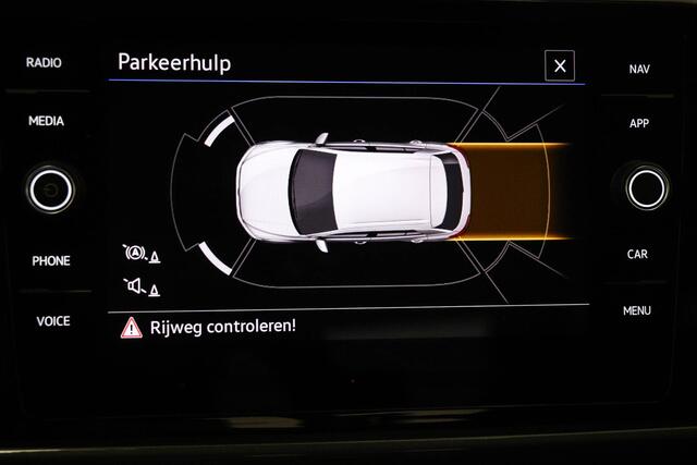 Volkswagen T-Roc 1.5 TSI Style | IQ LIGHT | STOELVERWARMING | CLIMA | APP CONNECT | DAB | PDC