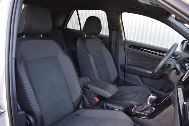 Volkswagen T-Roc 1.5 TSI R-Line Black Style LED grill, Ascot grijs, Adaptive cruise, Ergo active + Massage, IQ Light, Afn. trekhaak, Camera