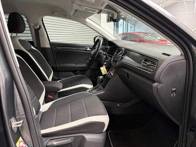 Volkswagen T-Roc 1.5 TSI SPORT/IQ LIGHT/ADAPTIVE/DODE HOEK/DIGI CP/CARPLAY/CAM/ENZ