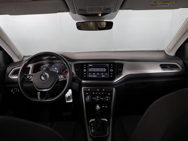 Volkswagen T-Roc 1.5 TSI Style 150 pk Automaat (DSG) | Navigatie | Trekhaak | Parkeersensoren | Autom. airco | Adaptieve cruise control |
