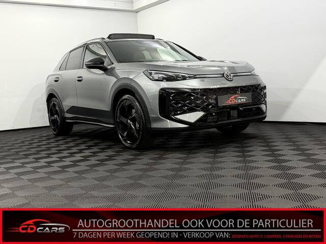 Volkswagen T-Roc 1.5 TSI R-Line Edition Nieuwe model!, Panoramadak, Camera, Iq lights, Navi, Half leder, Stoel/Stuurverwarming, Cruise control adaptief, Sfeerverlichting, Elektrische trekhaak, Elektrische achterklep, Keyless start,