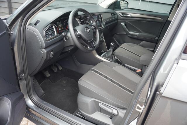 Volkswagen T-Roc 1.0 TSI Style - TREKHAAK - CARPLAY - CAMERA - 38820 KM NAP -