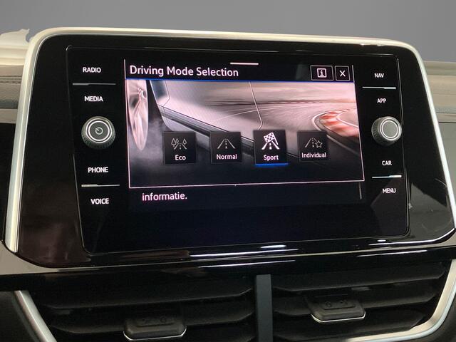 Volkswagen T-Roc 1.5TSI/150PK DSG R-Line · Trekhaak · Navigatie · Camera + Parkeersensoren · Stoelverwarming · Apple/Android Car Play · Garantie t/m 17-04-2027