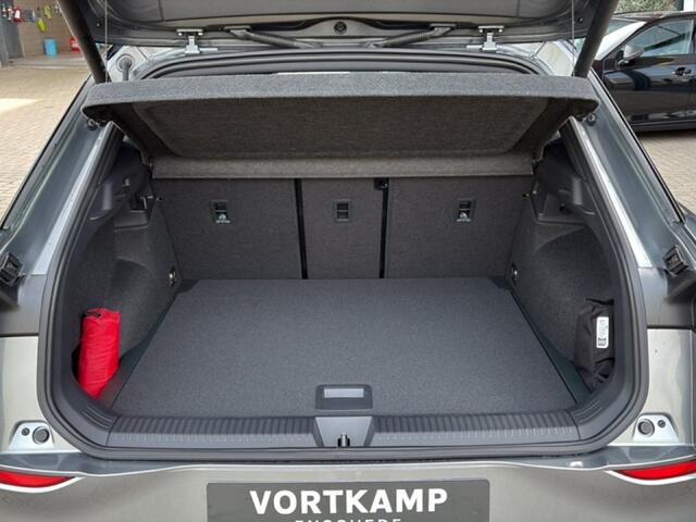 Volkswagen T-Roc 1.5 eTSI R-LINE BLACK STYLE TREKHAAK/PANO-DAK/CAMERA/ELEK-KLEP/ACC/STOELVERW