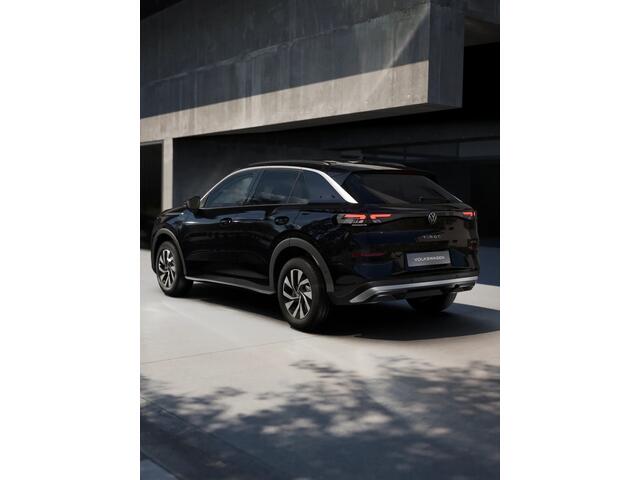 Volkswagen T-Roc Limited Edition | 'App-Connect' draadloze smartphone integratie | Automatische afstandsregeling (Adaptive Cruise Control) | Buitenspiegels elektrisch instel-, verwarm- en inklapbaar