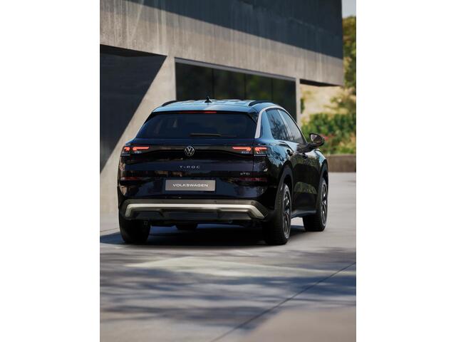 Volkswagen T-Roc Limited Edition | 'App-Connect' draadloze smartphone integratie | Automatische afstandsregeling (Adaptive Cruise Control) | Buitenspiegels elektrisch instel-, verwarm- en inklapbaar