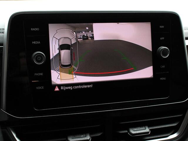 Volkswagen T-Roc 1.5 TSI 150pk Automaat R-Line Edition Navigatie Apple Carplay/Android Auto Camera Climate Control Electrisch te openen achterklep Dab Verwarmbare stoelen