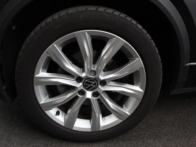 Volkswagen T-Roc 1.5 TSI 150pk Automaat R-Line Edition Navigatie Apple Carplay/Android Auto Camera Climate Control Electrisch te openen achterklep Dab Verwarmbare stoelen