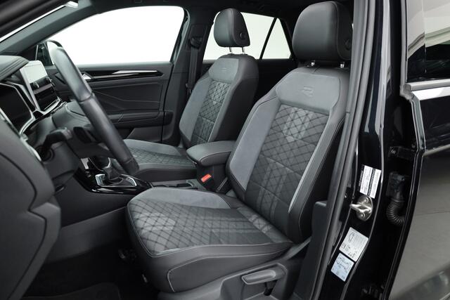 Volkswagen T-Roc 1.5 TSI R-Line | Rijklaar!! | Pano | IQ Lights | Camera | Adapt. Cruise | Trekhaak | Stoelverw. | Apple CarPlay | 17''