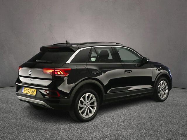 Volkswagen T-Roc Life 1.0 TSI 110pk Adaptive cruise control, Achteruitrijcamera, LED koplampen, Parkeersensoren, Airco, DAB, Radio, Bluetooth, App connect