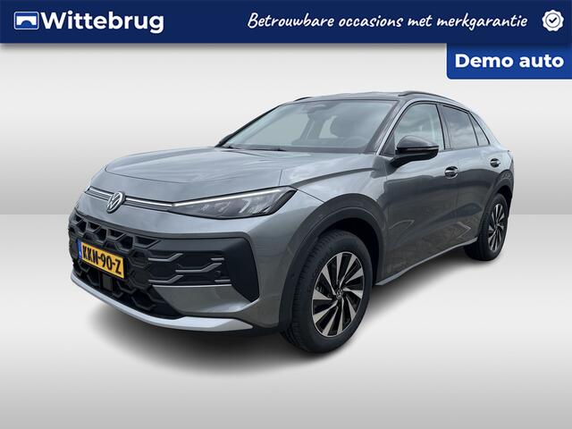 Volkswagen T-Roc 1.5 eTsi Life First Edition Zwenkbare trekhaak / Dodehoek detectie / Stuur en stoelverwarming / 17'' LMV Rijdende demonstratieauto, bezichtiging op afspraak