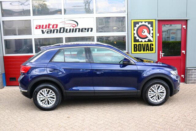 Volkswagen T-Roc 1.0 TSI Style O.a: Adaptive cruise, Navi, Clima, PDC, Carplay, Dab, Etc... Rijklaar! All-in prijs!