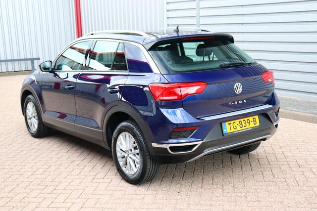 Volkswagen T-Roc 1.0 TSI Style O.a: Adaptive cruise, Navi, Clima, PDC, Carplay, Dab, Etc... Rijklaar! All-in prijs!