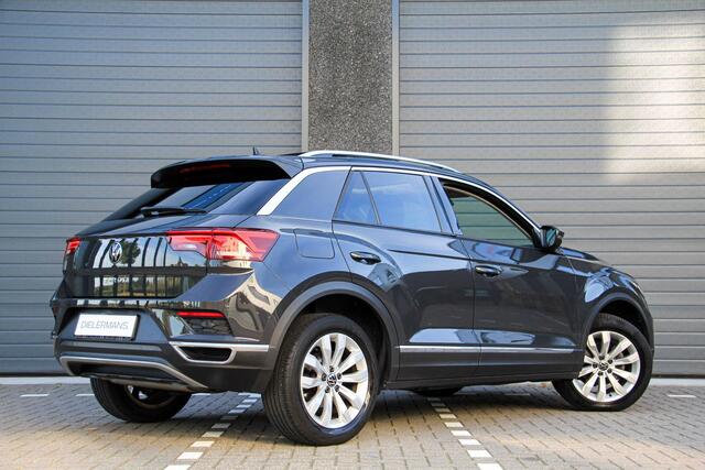 Volkswagen T-Roc 1.5 TSI Sport | Panoramadak | Digitaal Display | Leder | Vol in de opties | NL auto | NAP auto | Schadevrije auto | Dealeronderhouden auto