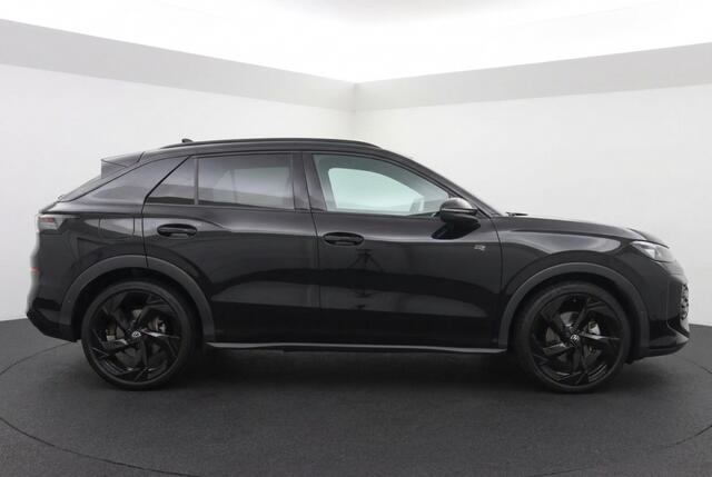 Volkswagen T-Roc 1.5 eTSI R-Line Black Style 150PK | Pano | IQ Lights | Trekhaak | 20" | Winterpakket