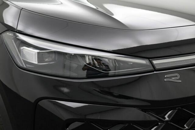 Volkswagen T-Roc 1.5 eTSI R-Line Black Style 150PK | Pano | IQ Lights | Trekhaak | 20" | Winterpakket