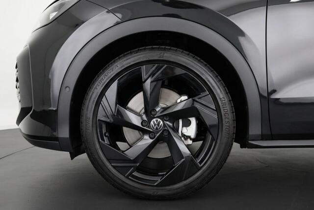 Volkswagen T-Roc 1.5 eTSI R-Line Black Style 150PK | Pano | IQ Lights | Trekhaak | 20" | Winterpakket