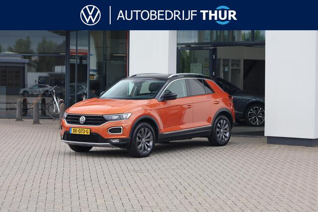 Volkswagen T-Roc 1.5 TSI Sport NL auto 1e eigenaar nieuw door ons geleverd en onderhouden Lederen bekleding panoramadak digital cockpit pro stoel en stuurwielverwarming achteruitrijcamera spiegel pakket LMV Antraciet