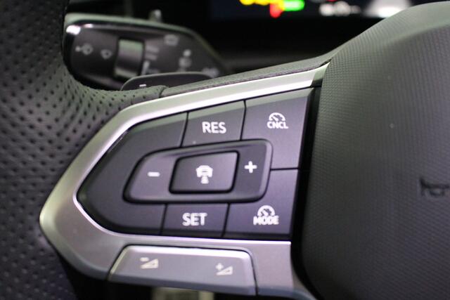 Volkswagen T-Roc 1.5 eTSI 150PK R-Line DSG (Nw Model) | Navigatie | IQ light | El. achterklep | PDC+Camera | Stuur- en Stoelverwarming