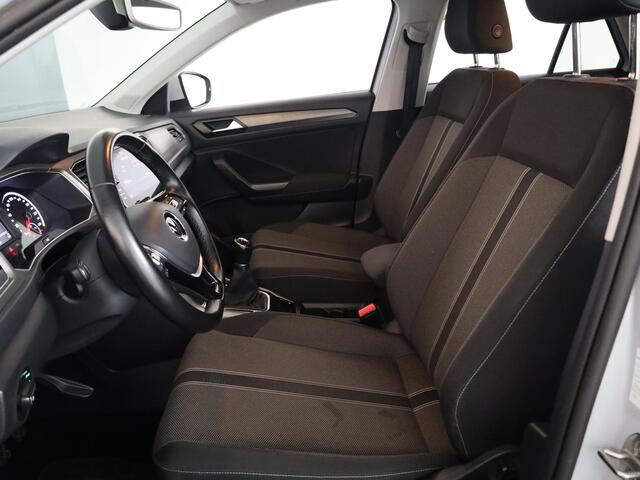 Volkswagen T-Roc 1.5 TSI Style Business 150 pk | Navigatie | Trekhaak (afneembaar) | Parkeersensoren | LED koplampen | Adaptieve cruise control |