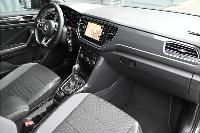 Volkswagen T-Roc 2.0 TSI 4Motion / 3 X R-LINE / PANO / VIRTUAL / CAMERA / ACC / LANE ASSIST / TREKHAAK / 19"