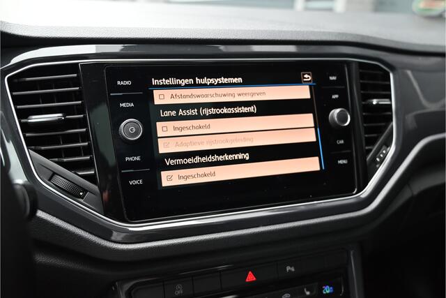 Volkswagen T-Roc 2.0 TSI 4Motion / 3 X R-LINE / PANO / VIRTUAL / CAMERA / ACC / LANE ASSIST / TREKHAAK / 19"