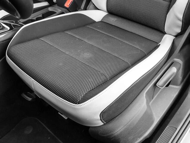 Volkswagen T-Roc 1.5 TSI 150pk DSG Sport · Panoramadak · Camera · Keyless · Apple/Android Car Play · Dodehoek Detectie · P-Sensoren · 17'' Inch ·