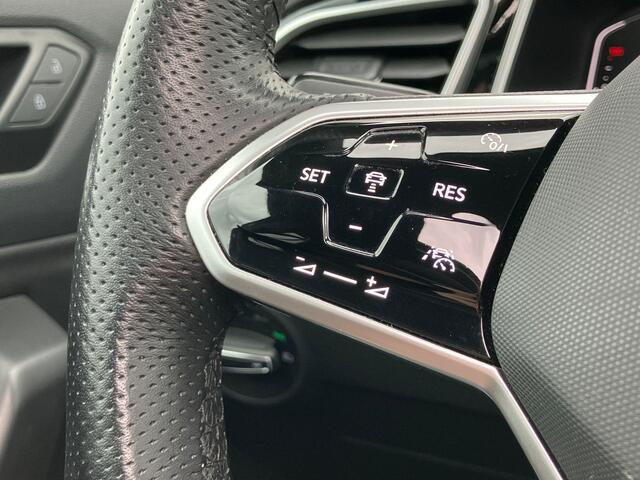 Volkswagen T-Roc 1.5TSI/150PK R-Line Business+ · Panoramadak · Trekhaak · Camera · Apple/Android Car Play · Navigatie · Stoelverwarming · Garantie t/m 09-10-2027 of 100000km.
