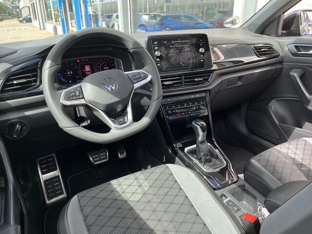Volkswagen T-Roc 1.5 TSI R-Line / AUTOMAAT/ PANODAK/ KEYLESS/ DIGITAL DASH/ APP-CONNECT/ PARK. SENSOREN + CAMERA/ CLIMATE/ STOELVERWARMING/ 19" LMV
