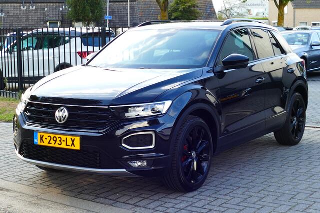 Volkswagen T-Roc 1.5 TSI Style Business. Adap Cruise, Elk Klep, Camera, Navi, 18"LMV, Full Led, Haak 1500kg