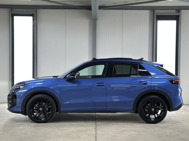 Volkswagen T-Roc 1.5 eTsi R-Line First Edition | Trekhaak | Pano | Black-style | Licht-pakket (IQ.Light)