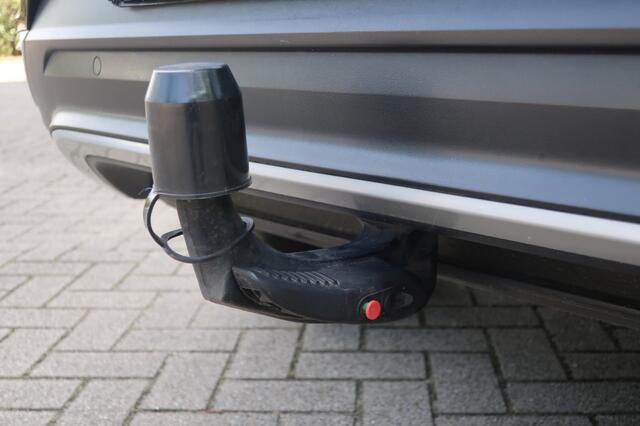 Volkswagen T-Roc 1.5 TSI, Trekhaak, Stoelverwarming, Dodehoek detectie, CarPlay/Android etc.