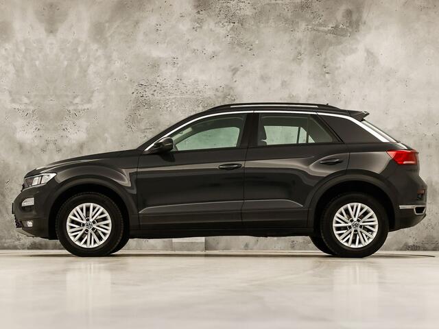 Volkswagen T-Roc 1.0 TSI Sport (APPLE CARPLAY, 1e EIGENAAR, GROOT NAVI, LM VELGEN, SPORTSTOELEN, PARKEERSENSOREN, ADAPTIVE CRUISE, NIEUWSTAAT)