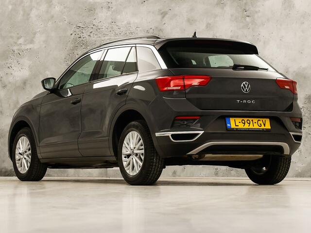 Volkswagen T-Roc 1.0 TSI Sport (APPLE CARPLAY, 1e EIGENAAR, GROOT NAVI, LM VELGEN, SPORTSTOELEN, PARKEERSENSOREN, ADAPTIVE CRUISE, NIEUWSTAAT)