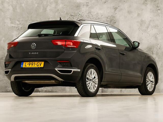 Volkswagen T-Roc 1.0 TSI Sport (APPLE CARPLAY, 1e EIGENAAR, GROOT NAVI, LM VELGEN, SPORTSTOELEN, PARKEERSENSOREN, ADAPTIVE CRUISE, NIEUWSTAAT)
