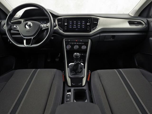 Volkswagen T-Roc 1.0 TSI Sport (APPLE CARPLAY, 1e EIGENAAR, GROOT NAVI, LM VELGEN, SPORTSTOELEN, PARKEERSENSOREN, ADAPTIVE CRUISE, NIEUWSTAAT)